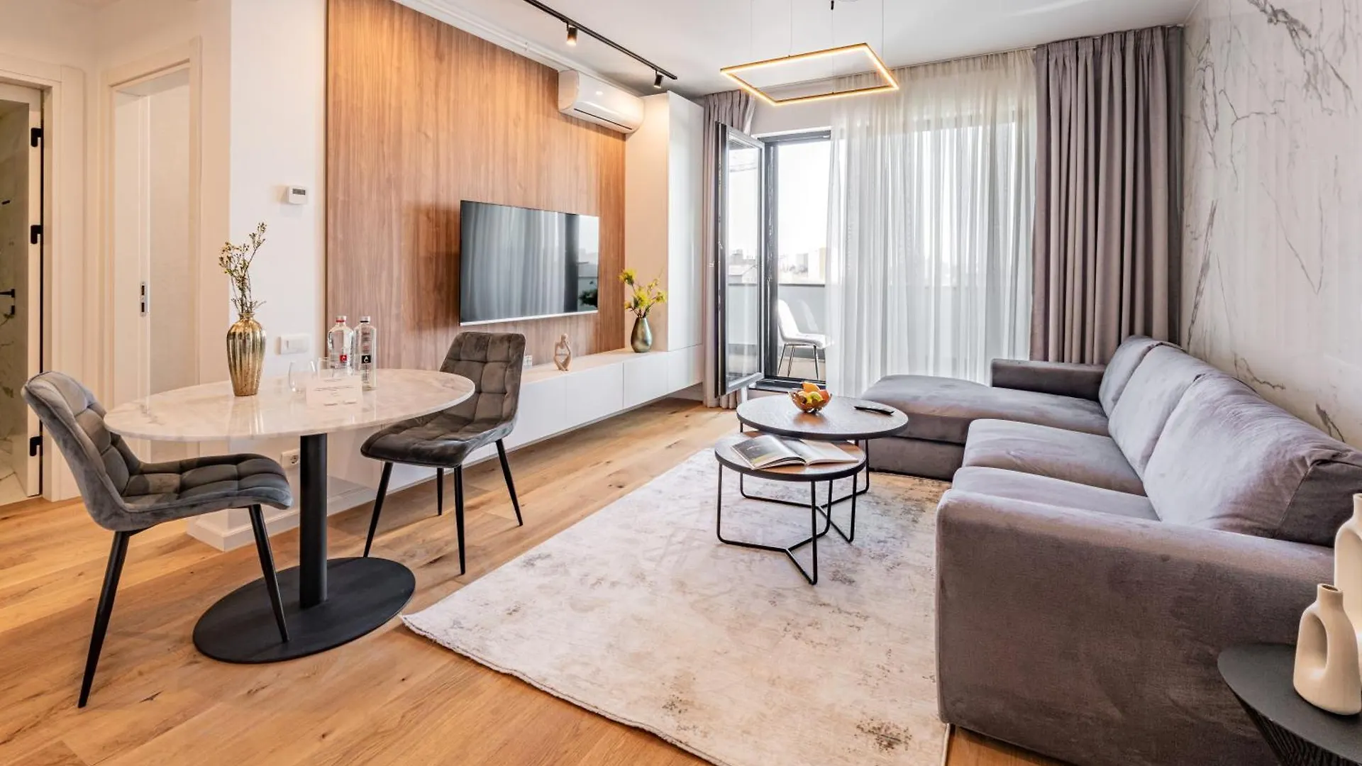 Cavar Aparthotel Bucharest 0*,  Romania